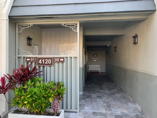 $1,800 | 4120 Tivoli Court, Unit 305, Lake Worth, FL 33467