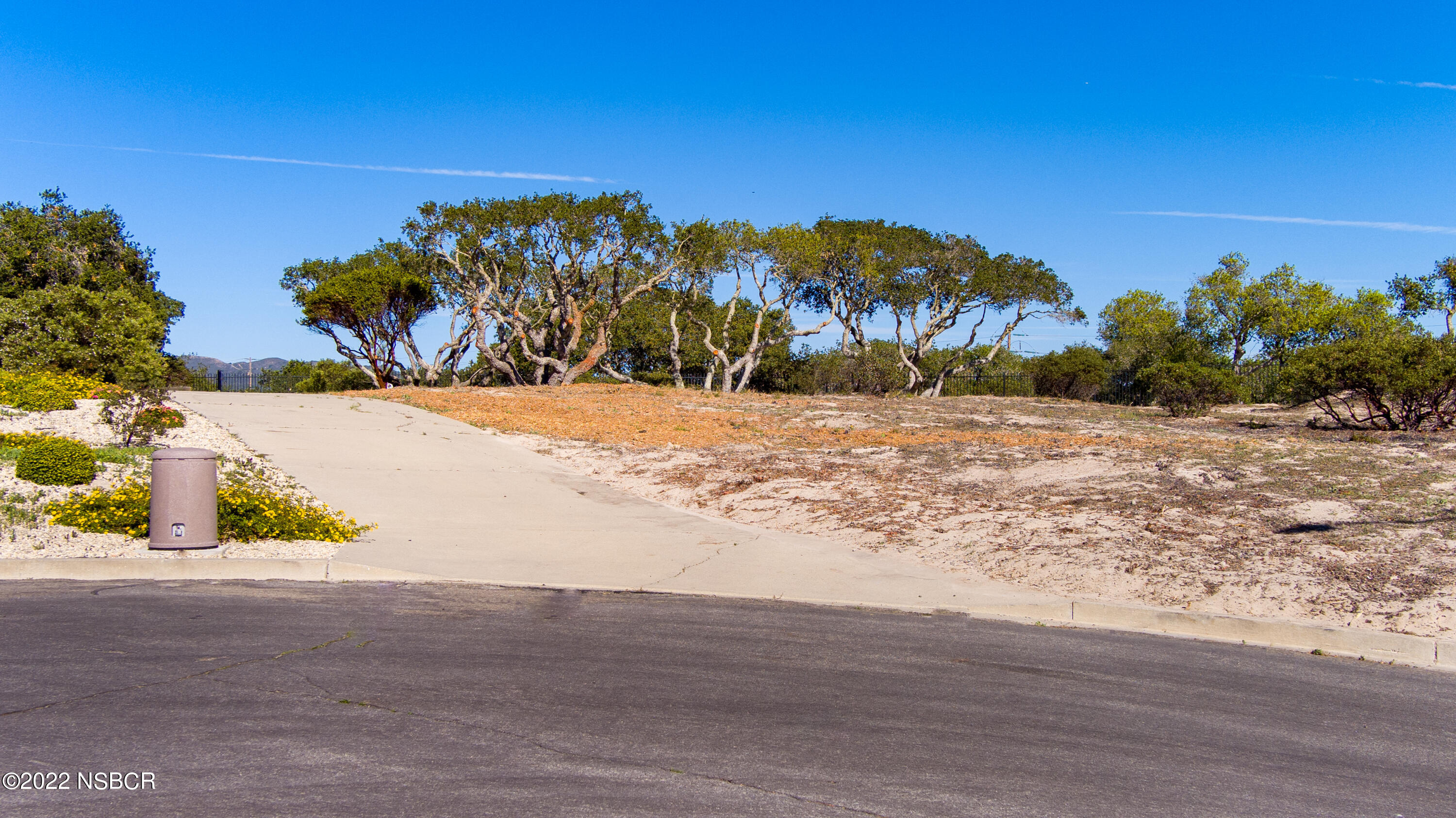 1212 Harris Drive Lompoc, CA 93436 - Photo 26 of 29 a view of a dry yard with a house