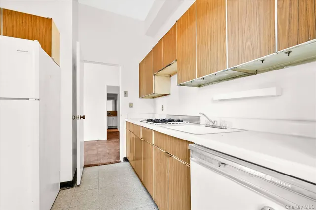 a view of a hallway with closet