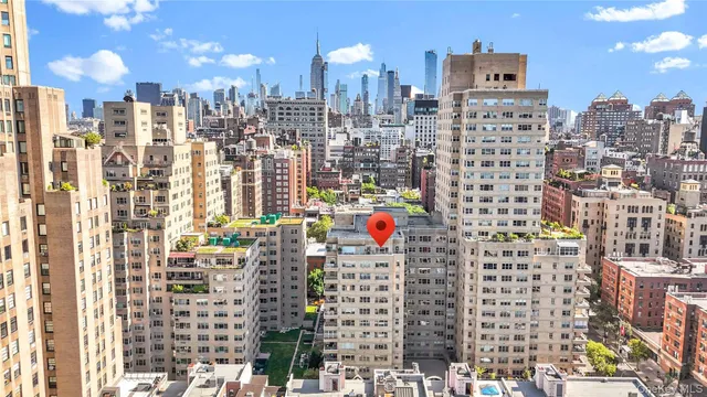 $1,948,000 | 20 East 9th Street, Unit 14O | Greenwich Village