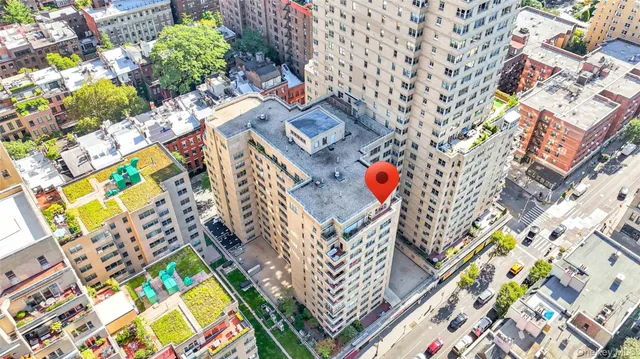 $1,948,000 | 20 East 9th Street, Unit 14O | Greenwich Village