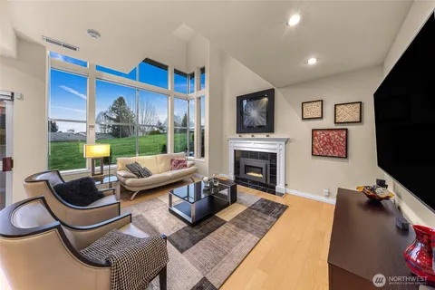 $749,000 | 7250 Old Redmond Road, Unit J138, Redmond, WA 98052