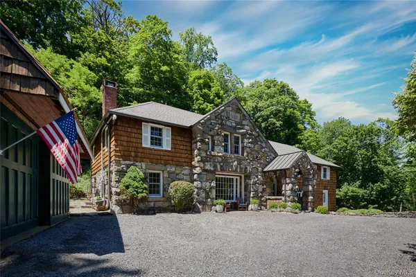 $1,899,000 | 32 Lookout Road, Tuxedo Park, NY 10987