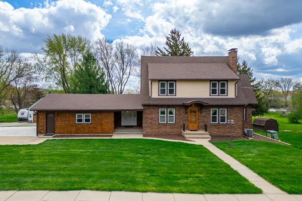 $399,900 | 629 East Lincoln Avenue, Belvidere, IL 61008