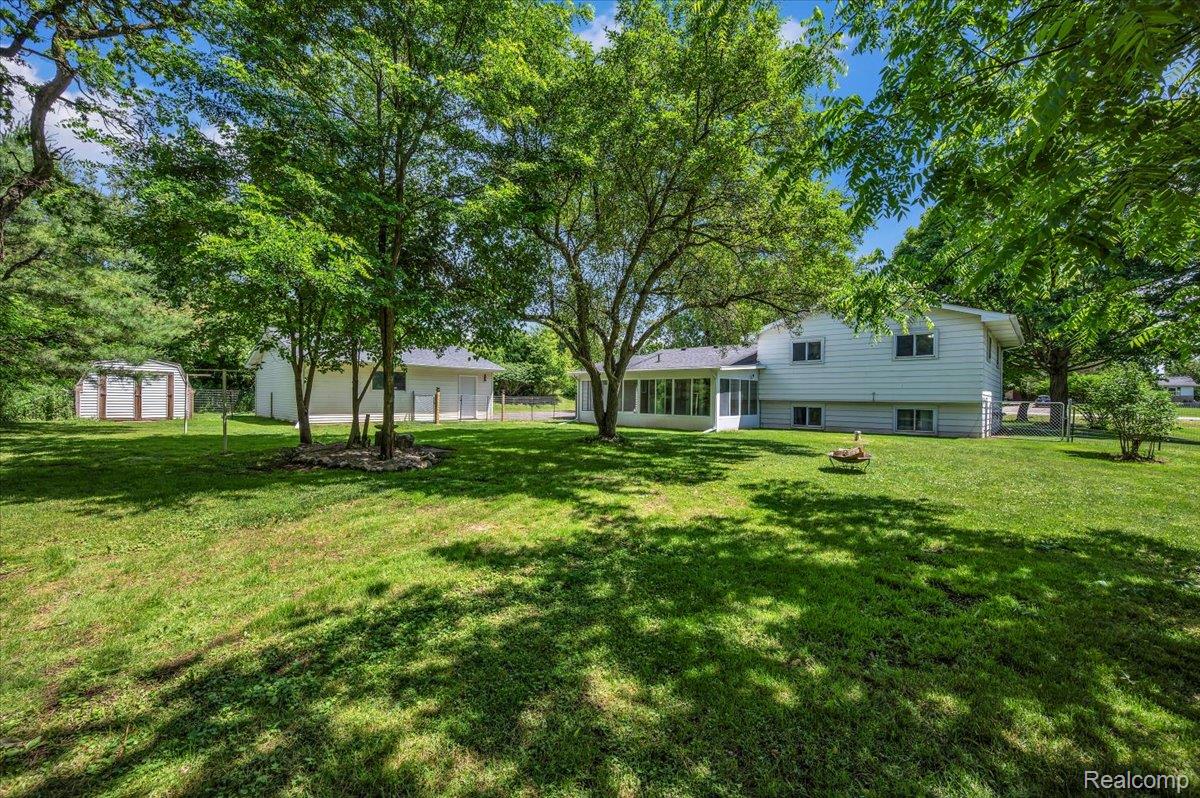 3157 North Irish Road Davison, MI 48423 - Photo 10 of 59 5.jpg