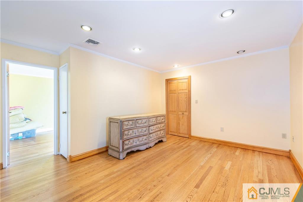 31 Barlow Road Edison, NJ 08817 - Photo 12 of 21 Gallery Image 12