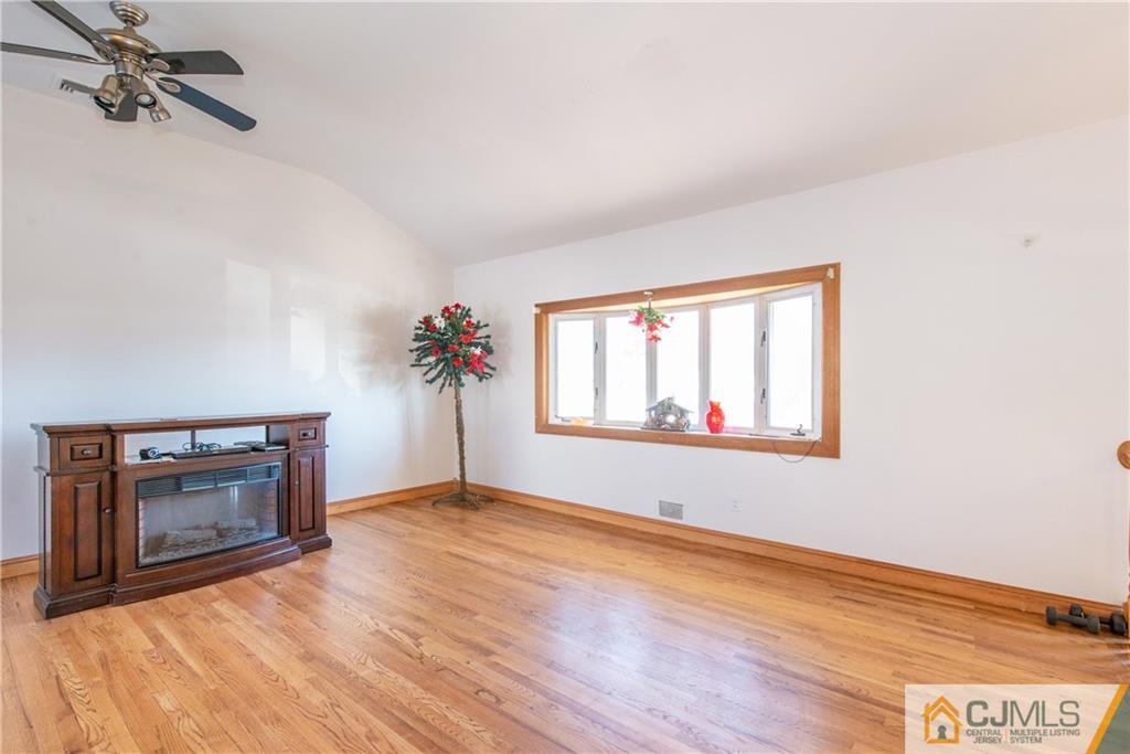 31 Barlow Road Edison, NJ 08817 - Photo 15 of 21 Gallery Image 15