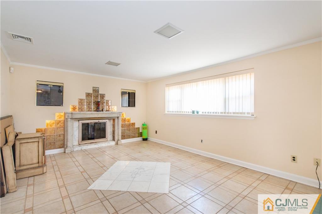 31 Barlow Road Edison, NJ 08817 - Photo 17 of 21 Gallery Image 17