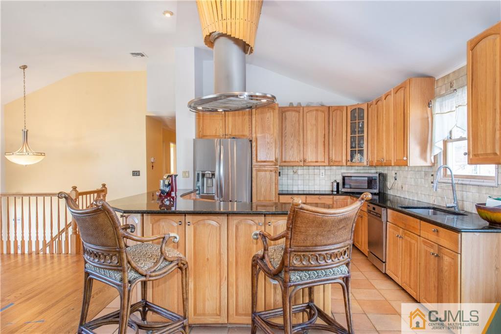 31 Barlow Road Edison, NJ 08817 - Photo 3 of 21 Gallery Image 3