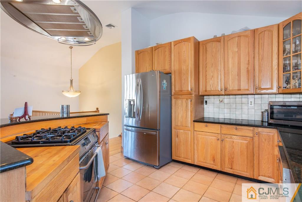 31 Barlow Road Edison, NJ 08817 - Photo 4 of 21 Gallery Image 4