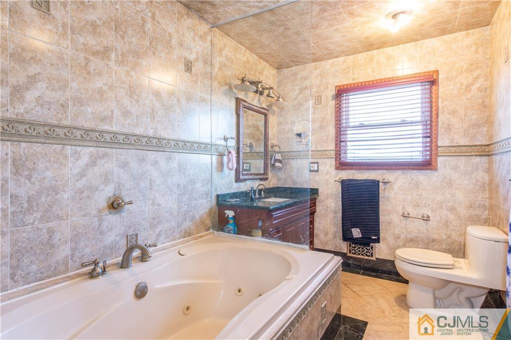31 Barlow Road Edison, NJ 08817 - Photo 7 of 21 Gallery Image 7
