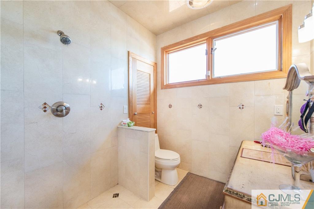 31 Barlow Road Edison, NJ 08817 - Photo 9 of 21 Gallery Image 9