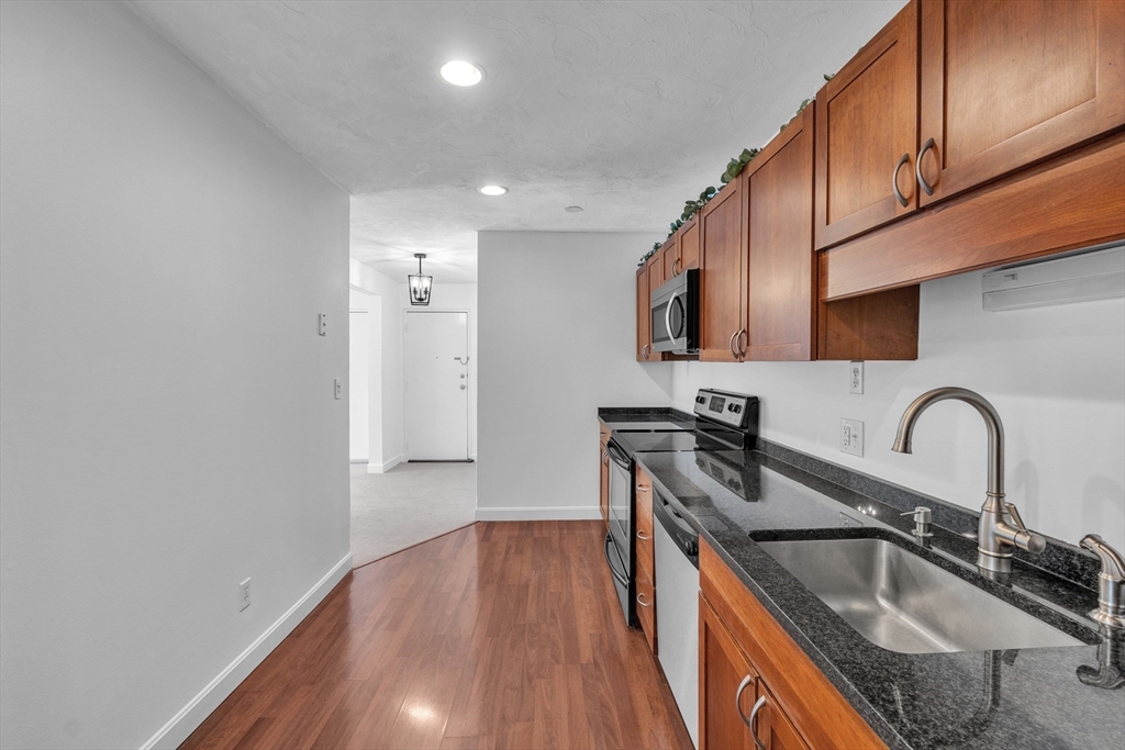 336 East Main Street, Unit 14 Marlborough, MA 01752 - Photo 5 of 33