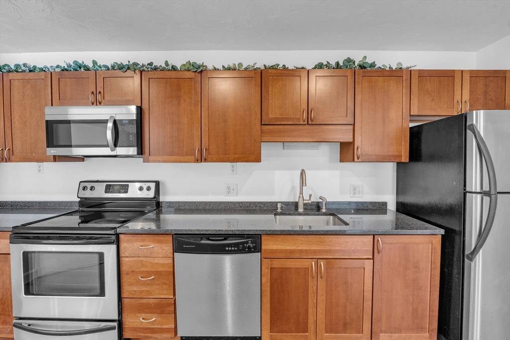 336 East Main Street, Unit 14 Marlborough, MA 01752 - Photo 6 of 33