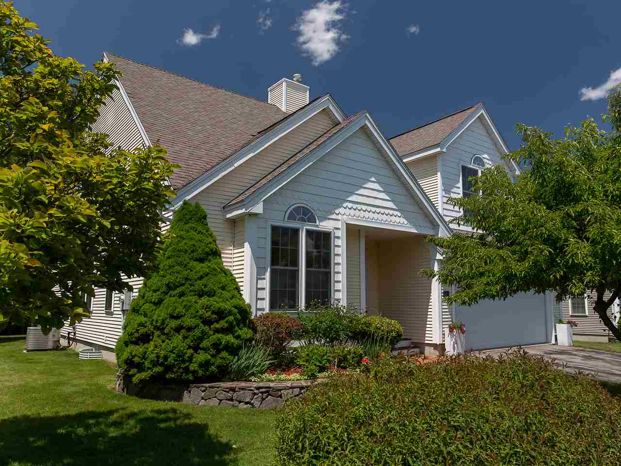 107 Hampton Meadows Hampton, NH 03842 - Photo 3 of 34 Gallery Image 3