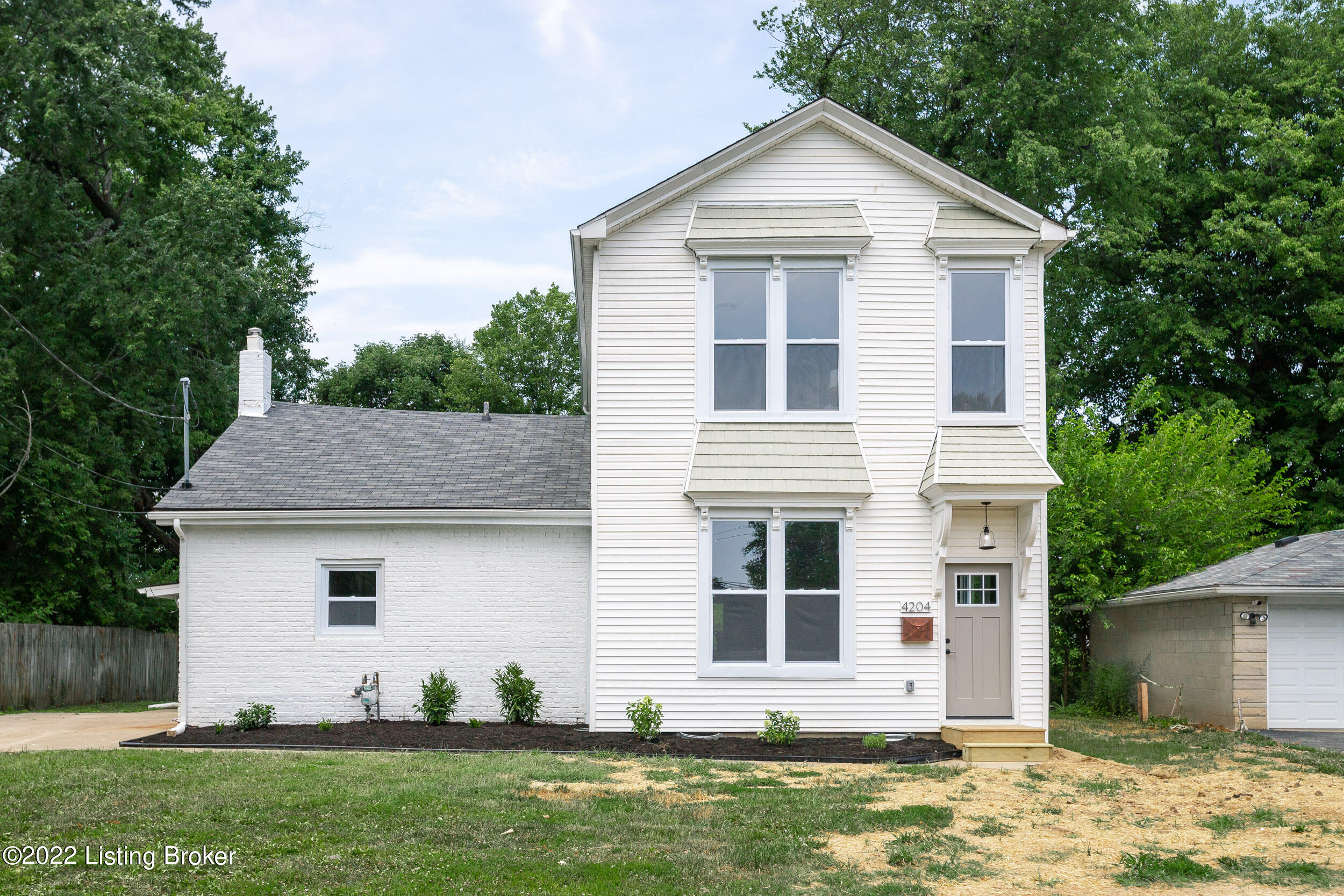 4204 Dover Road Louisville, KY 40216 - Photo 2 of 59 Front of the House, facing Dover Road