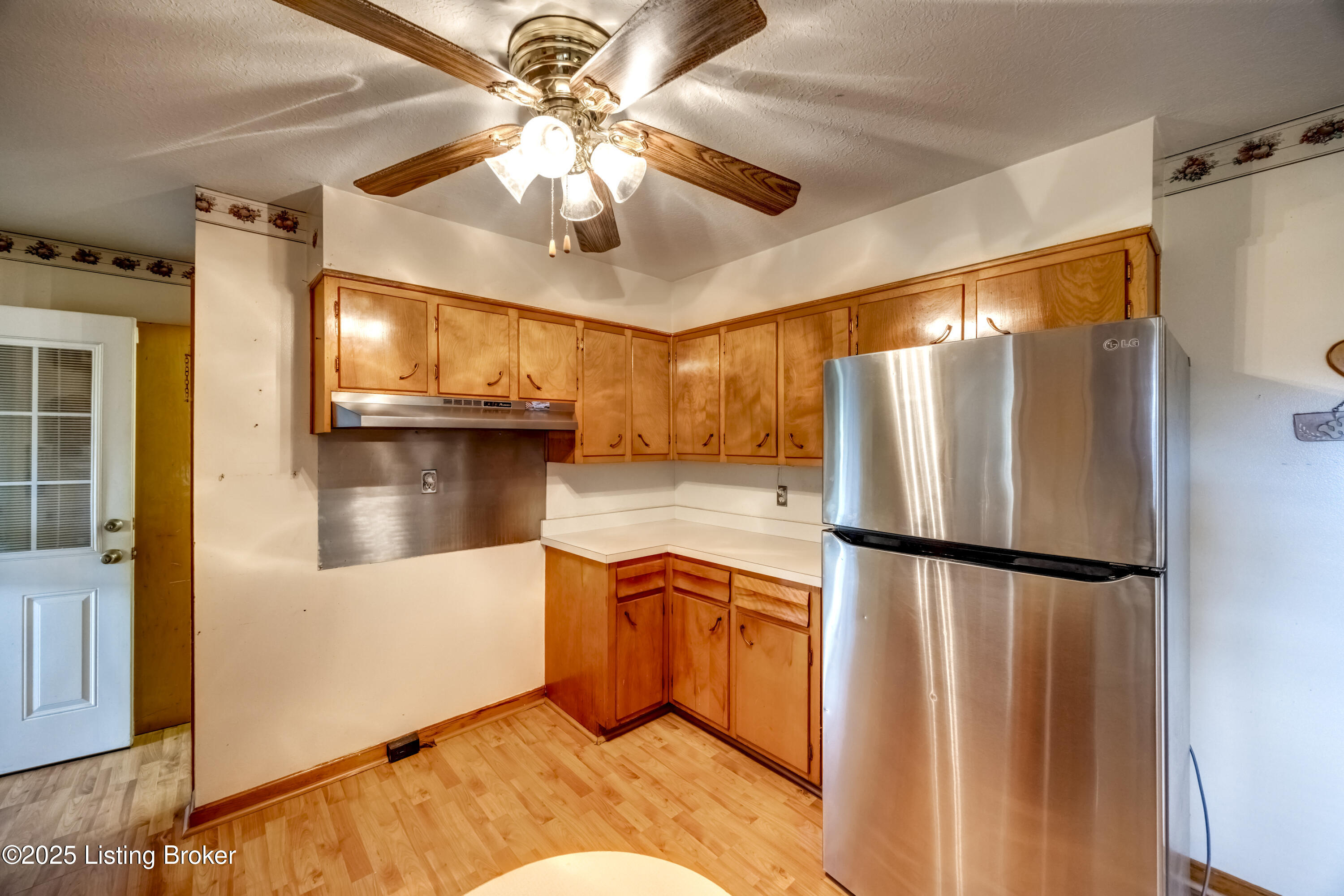 8209 Terry Road Louisville, KY 40258 - Photo 14 of 64 Large Eat in Kitchen