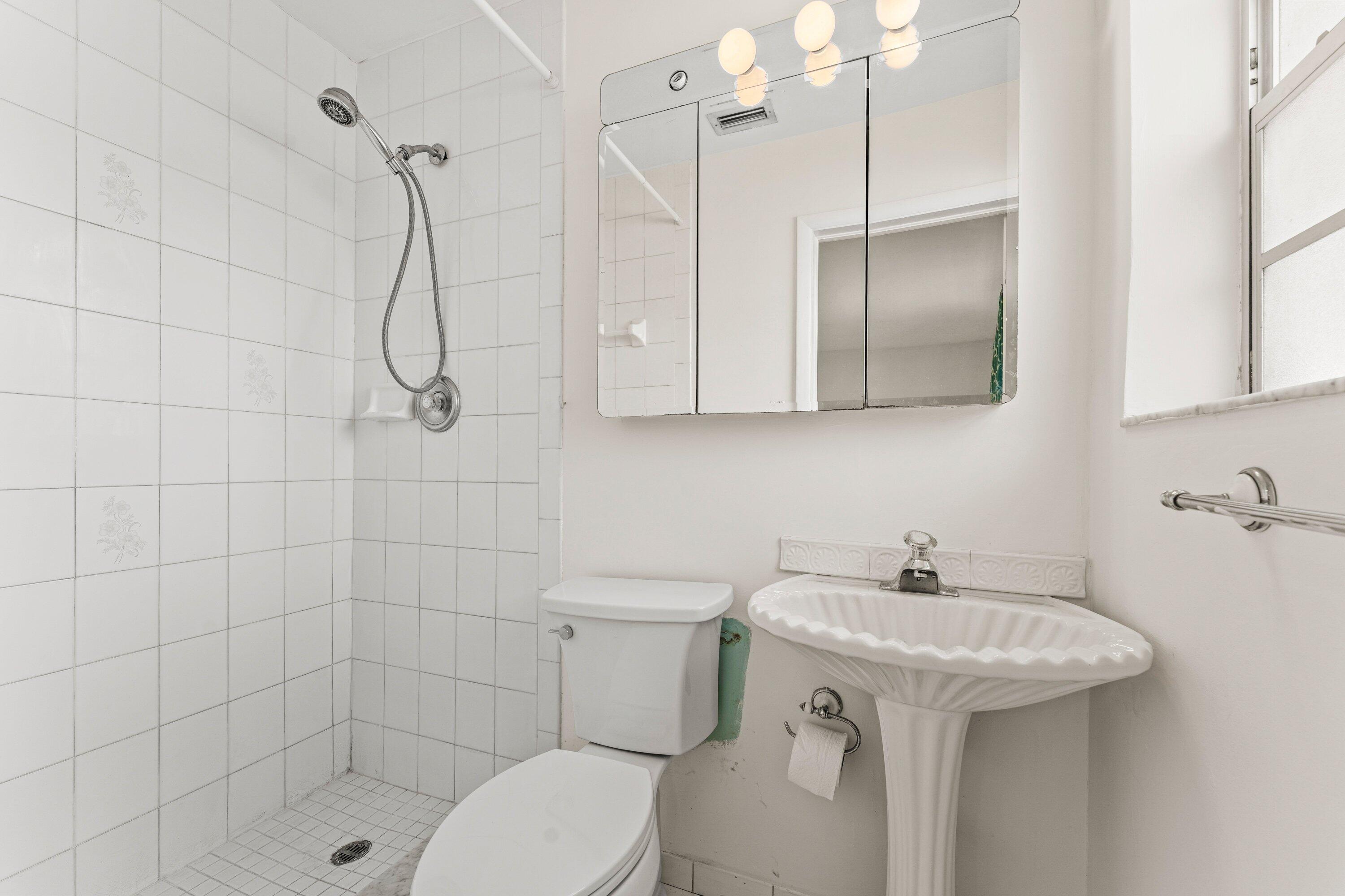360 Northeast 23rd Way Boca Raton, FL 33431 - Photo 20 of 30 Primary Bathroom