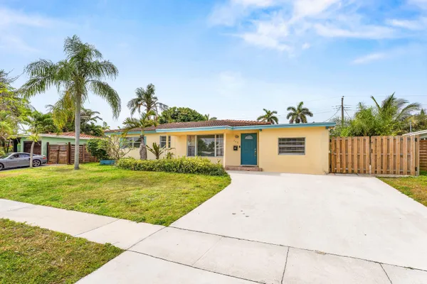 $649,000 | 360 Northeast 23rd Way, Boca Raton, FL 33431