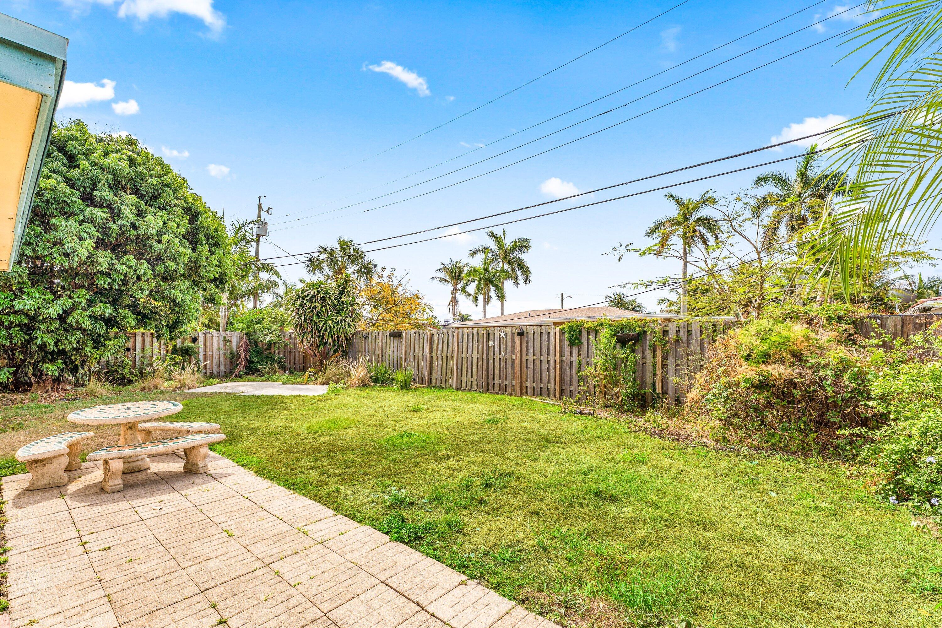 360 Northeast 23rd Way Boca Raton, FL 33431 - Photo 26 of 30 Backyard