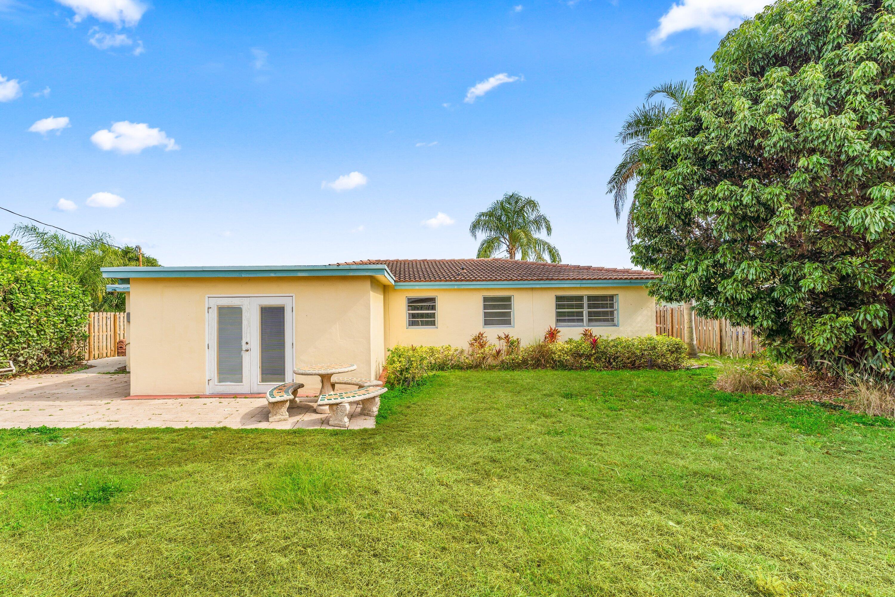 360 Northeast 23rd Way Boca Raton, FL 33431 - Photo 28 of 30 Backyard