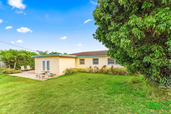 $649,000 | 360 Northeast 23rd Way, Boca Raton, FL 33431