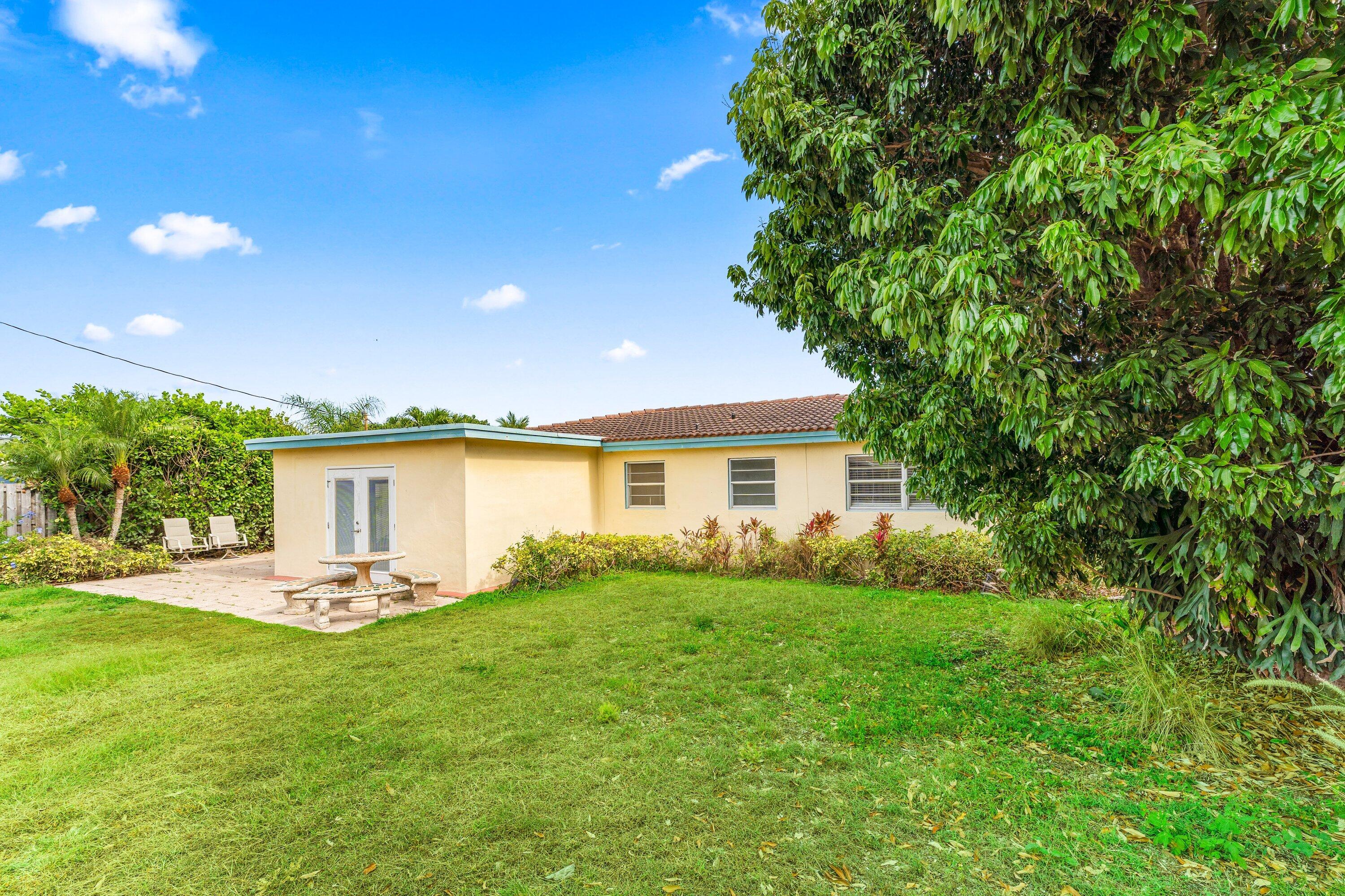 360 Northeast 23rd Way Boca Raton, FL 33431 - Photo 29 of 30 Backyard