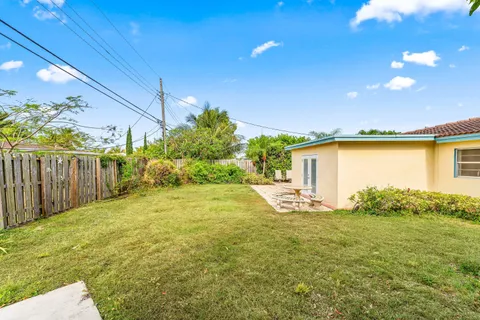 a house view with a backyard space