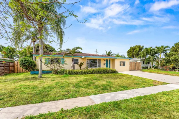 $649,000 | 360 Northeast 23rd Way, Boca Raton, FL 33431
