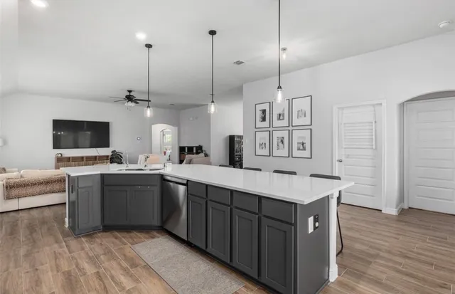 $2,425 | 5311 Latigo Court, Alvin, TX 77511