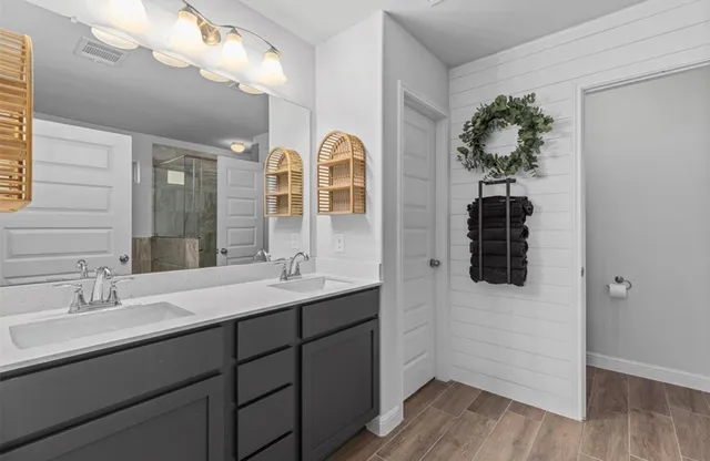 $2,425 | 5311 Latigo Court, Alvin, TX 77511