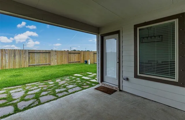 $2,425 | 5311 Latigo Court, Alvin, TX 77511