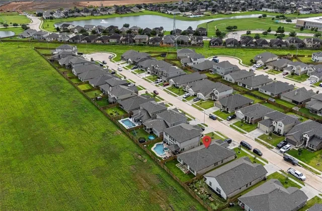 $2,425 | 5311 Latigo Court, Alvin, TX 77511