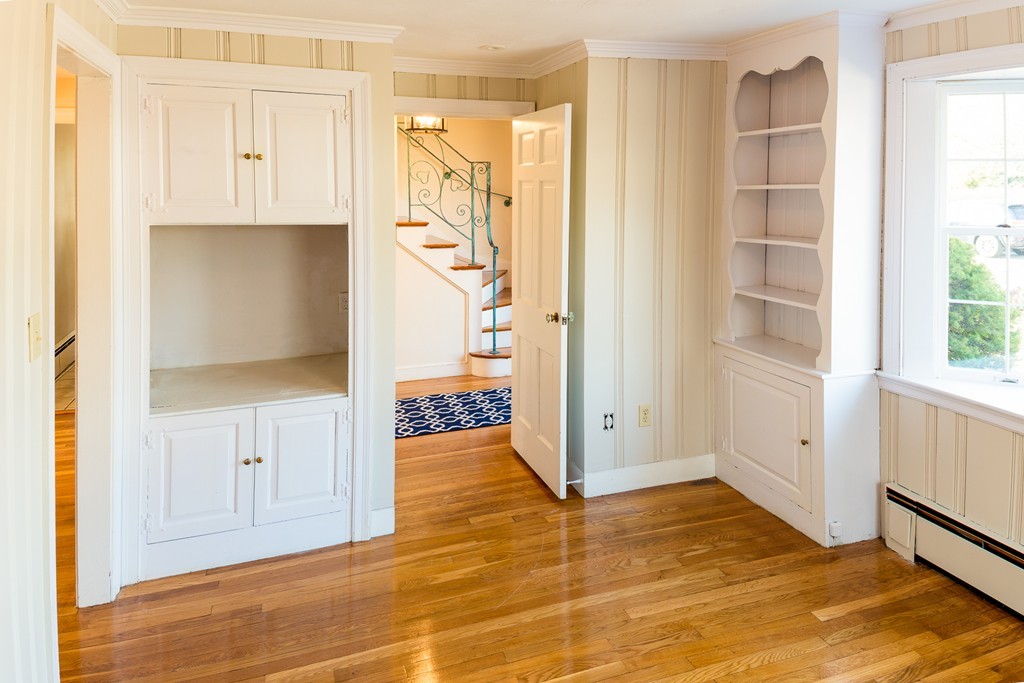 43 Shorewood Road Marblehead, MA 01945 - Photo 13 of 30 a view of cabinets and window
