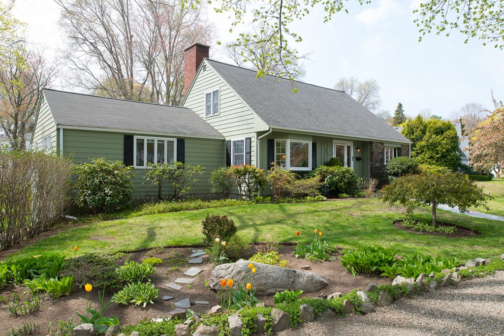 43 Shorewood Road Marblehead, MA 01945 - Photo 3 of 30 a view of a house with yard and a garden
