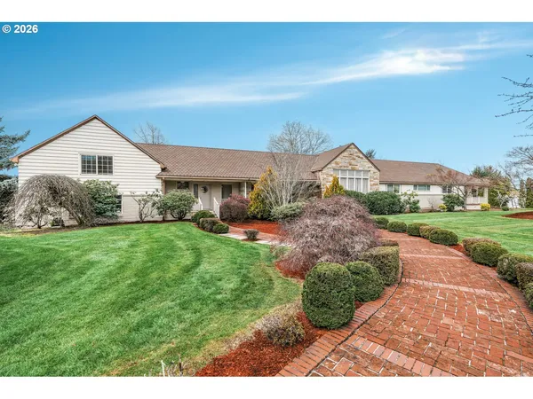 $1,250,000 | 710 North Molalla Avenue, Molalla, OR 97038