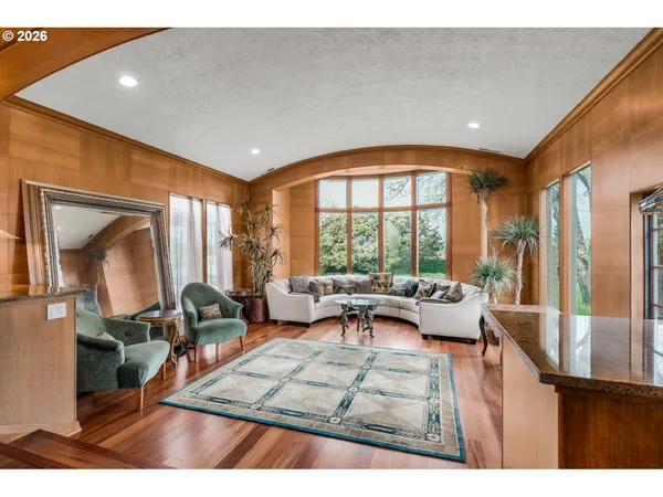 $1,250,000 | 710 North Molalla Avenue, Molalla, OR 97038