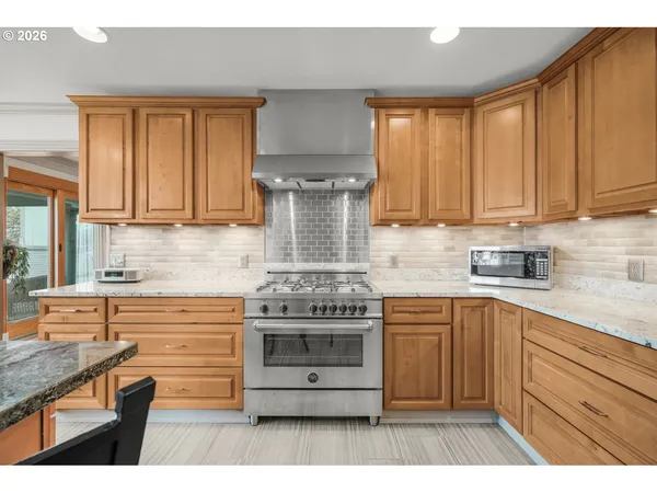 $1,250,000 | 710 North Molalla Avenue, Molalla, OR 97038