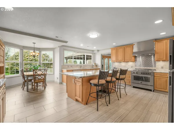 $1,250,000 | 710 North Molalla Avenue, Molalla, OR 97038