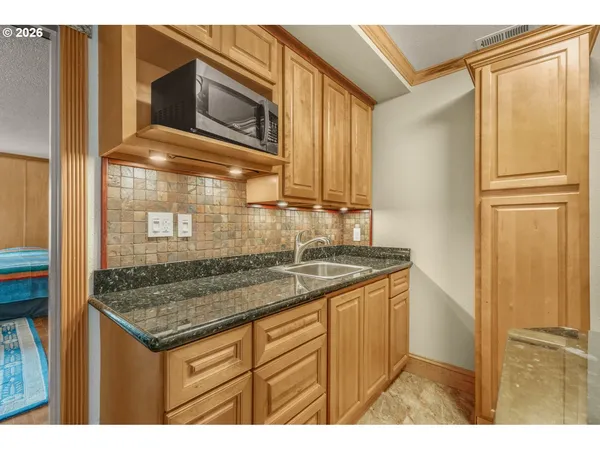 $1,250,000 | 710 North Molalla Avenue, Molalla, OR 97038