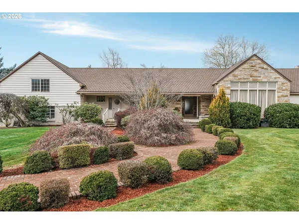 $1,250,000 | 710 North Molalla Avenue, Molalla, OR 97038