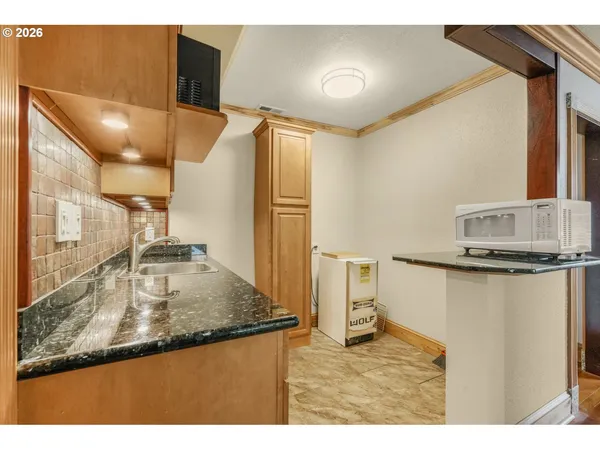 $1,250,000 | 710 North Molalla Avenue, Molalla, OR 97038