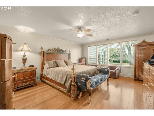 $1,250,000 | 710 North Molalla Avenue, Molalla, OR 97038