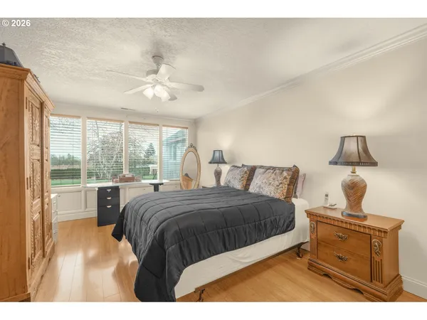 $1,250,000 | 710 North Molalla Avenue, Molalla, OR 97038