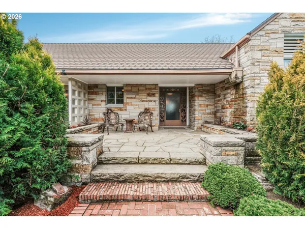 $1,250,000 | 710 North Molalla Avenue, Molalla, OR 97038