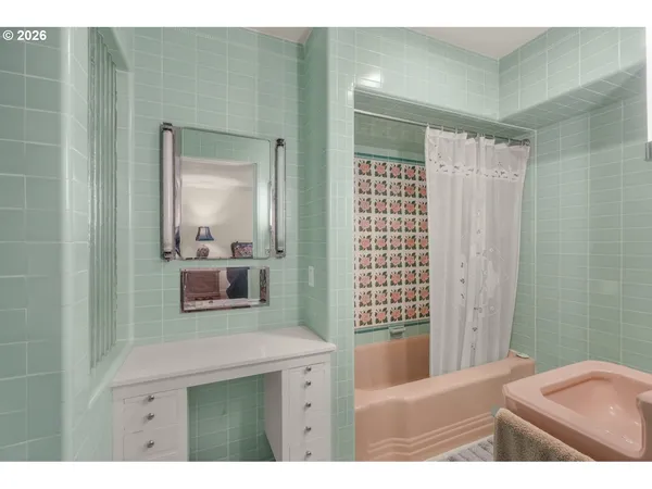 $1,250,000 | 710 North Molalla Avenue, Molalla, OR 97038