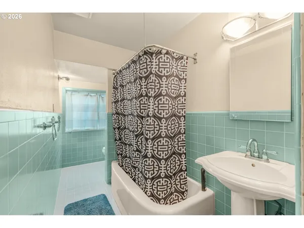 $1,250,000 | 710 North Molalla Avenue, Molalla, OR 97038