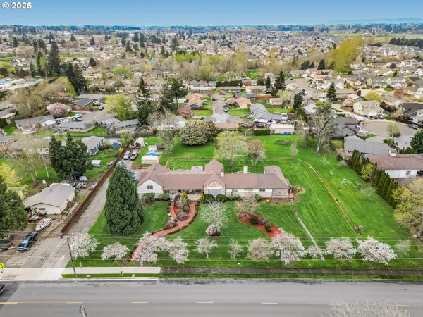 $1,250,000 | 710 North Molalla Avenue, Molalla, OR 97038