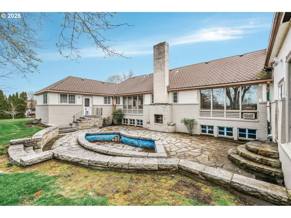 $1,250,000 | 710 North Molalla Avenue, Molalla, OR 97038