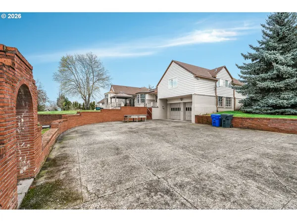 $1,250,000 | 710 North Molalla Avenue, Molalla, OR 97038